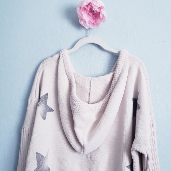 POL Cream And Gray Star Distressed Oversized Knit Hoodie - Picture 8 of 9